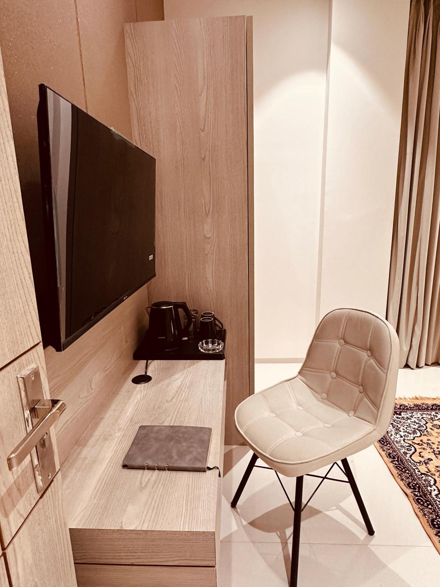 The Lodgers 2 Bhk Serviced Apartment Near Artemis Hospital Sector 57 Gurgaon - Nearest Metro Station Sector 54 Chowk Bagian luar foto